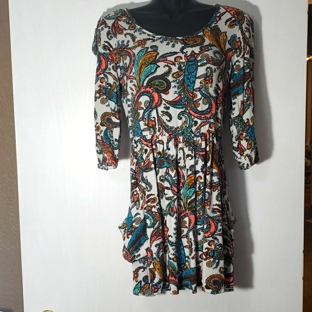 Gorgeous flowy paisley tunic lenght with pockets!